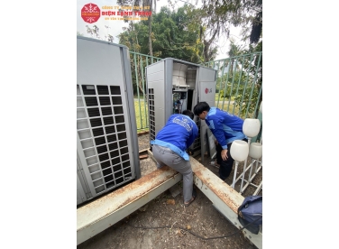 Vệ sinh máy lạnh giấu trần nối ống gió uy tín nhanh chóng